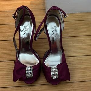 Beautiful formal high heels in great condition